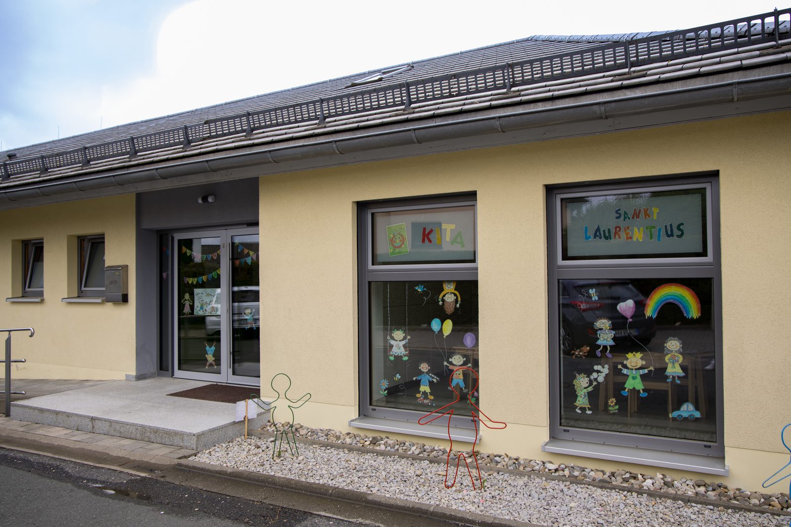 Fenster mit Bildern der Kinder
