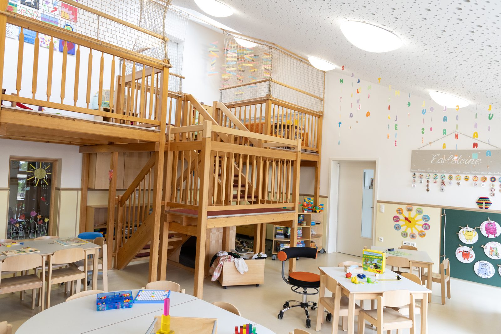 Spielebene mit Treppe